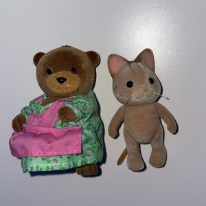Calico Critters Lil Woodzeez
Heathnuggle Bear & Sylvanian Families
Tabby Cat